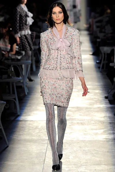 Look 10